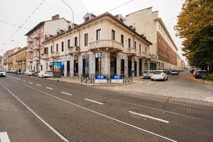 Foto Attività commerciale in Via Francesco Cigna, Torino Aurora di 390 m²