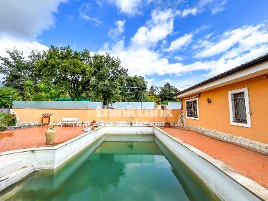 Foto Villa singola in Via Sottomonte Rosso, Aci Sant'Antonio di 200 m²