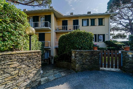 Foto Appartamento in via della torretta, Arenzano Pineta di 161 m²