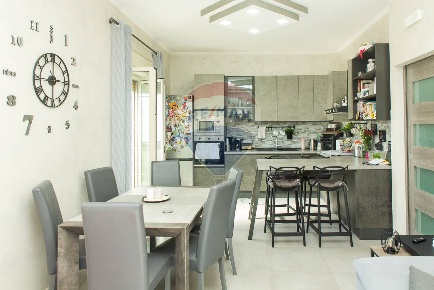 Foto Appartamento in Via Giuseppe Verdi, Mascalucia Centro di 88 m²