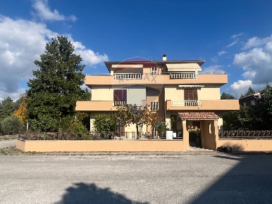 Foto Appartamento in Via Michelangelo Buonarroti, Foligno di 119 m²