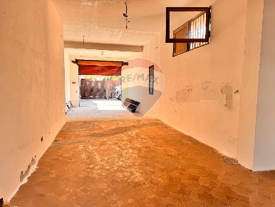 Foto Box in via trapani, San Giovanni la Punta Centro di 90 m² con 1 locali