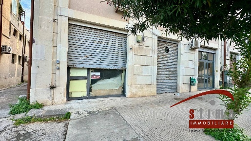 Foto Locale commerciale in corso Umberto, Siracusa di 50 m² con 2 locali