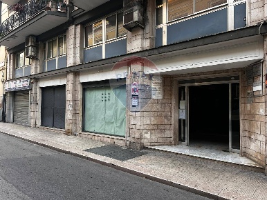 Foto Locale commerciale in Via Bari, Molfetta di 128 m² con 1 locali