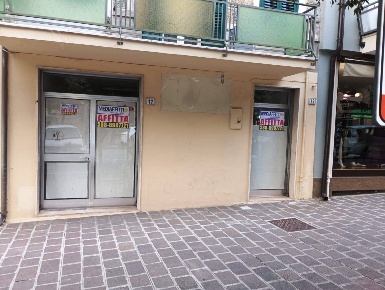 Foto Locale commerciale a Pianella di 115 m² con 1 locali in affitto