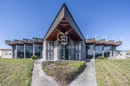 Foto Locale commerciale in Via Statale, Terre del Reno Dosso di 1276 m²