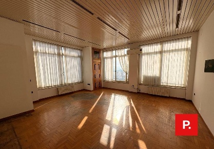 Foto Appartamento in Corso Meridionale, Napoli Vasto di 220 m² con 6 locali