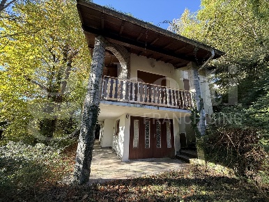 Foto Appartamento in Via Monti di Sera 1, Asso di 280 m² con 4 locali