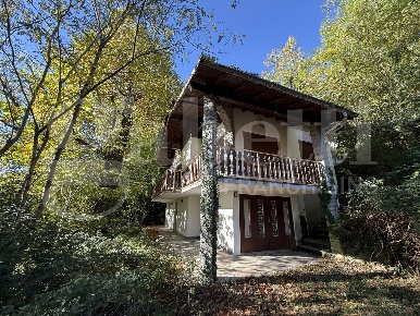 Foto Appartamento in Via Monti di Sera 1, Asso di 280 m² con 4 locali