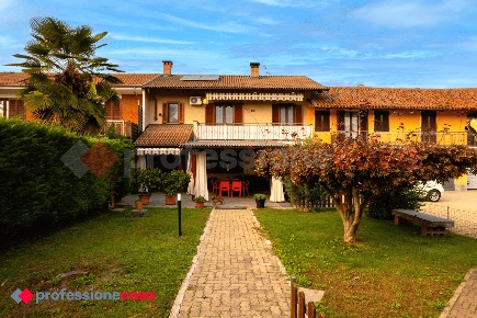 Foto Rustico in Frazione Bussi, Villafranca Piemonte di 170 m² con 6 locali