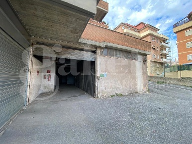 Foto Box in Via Dei Gonzaga 137, Roma Pisana - Bravetta di 21 m² in vendita