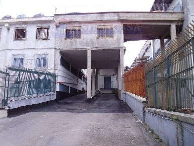 Foto Capannone industriale a Casandrino di 650 m² con 10 locali in affitto