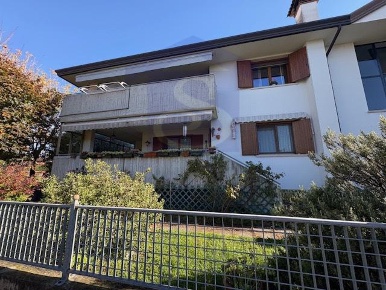 Foto Appartamento a Sacile Centro di 140 m² con 7 locali in vendita