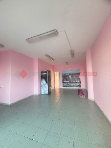 Foto Negozio in Via P. Di Cagno 16, Bari Stanic di 40 m² con 1 locali