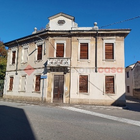 Foto Villa unifamiliare in Via Garibaldi 12, Inveruno Centro di 420 m²