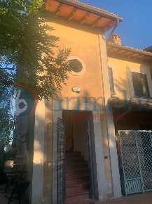 Foto Appartamento in Via 5 Cerri 1, Bettona Centro di 107 m² con 3 locali