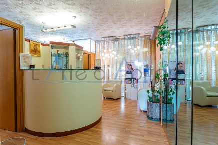 Foto Negozio in Via Jappelli, Abano Terme Centro di 119 m² con 4 locali