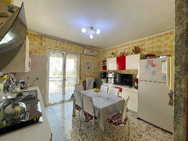 Foto Appartamento a Canosa di Puglia Centro di 79 m² con 4 locali