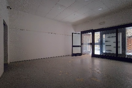 Foto Locale commerciale a Siena Lizza - Camollia di 88 m² con 3 locali