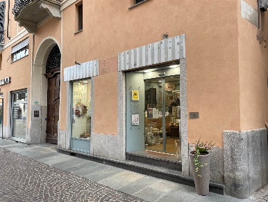 Foto Negozio in Via del Duomo 4, Casale Monferrato Centro di 190 m²