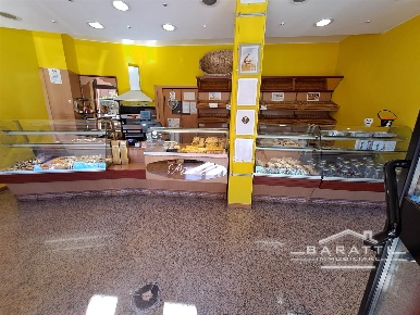 Foto Attività commerciale a Modena Crocetta di 50 m² con 2 locali