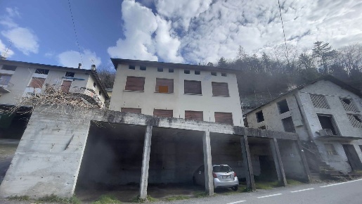 Foto Casa indipendente a Berbenno di Valtellina di 229 m² con 8 locali