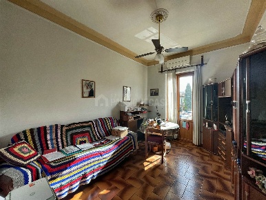 Foto Casa indipendente a Prato Zarini - Valentini di 220 m² con 6 locali