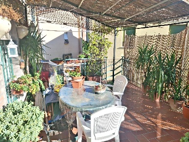 Foto Villa bifamiliare a Perugia di 220 m² con 8 locali in vendita