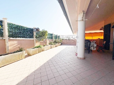 Foto Appartamento a Monte Porzio di 110 m² con 7 locali in vendita