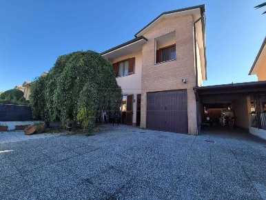 Foto Villa a schiera in Via 8 Marzo, Bonemerse Centro di 152 m² in vendita