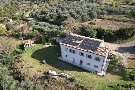 Foto Villa singola in Vocabolo Colle 6, Alviano di 300 m² con 9 locali