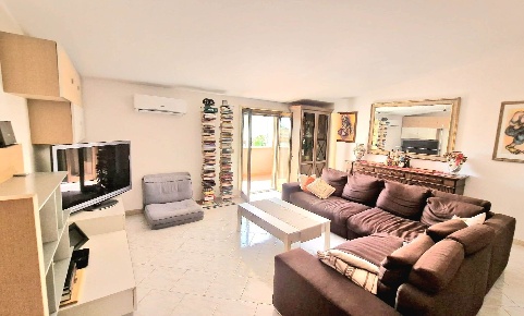 Foto Appartamento a San Giovanni la Punta Centro di 100 m² con 3 locali