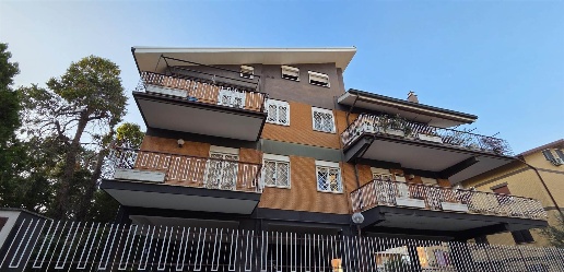 Foto Appartamento in VIA ANAGNINA 318, Roma Anagnina di 120 m² con 4 locali