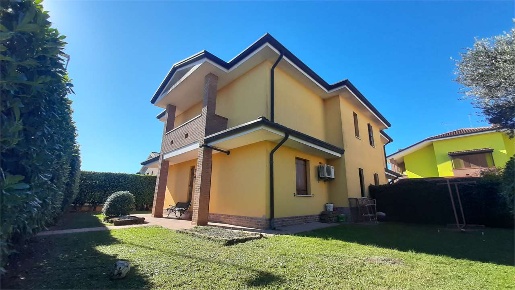 Foto Villa bifamiliare in Via della Pace 23/R, Occhiobello di 180 m²