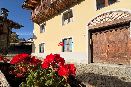 Foto Appartamento in challancin 93, La Salle di 73 m² con 3 locali