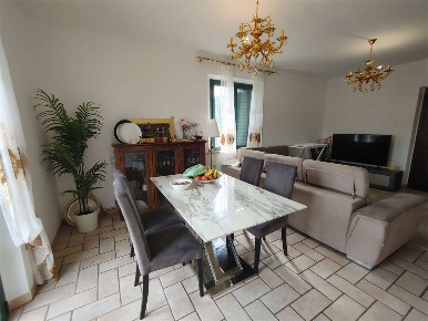 Foto Appartamento a Gualdo Cattaneo di 150 m² con 8 locali in affitto