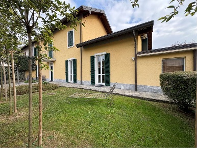 Foto Appartamento in Via Don Luigi Spotti, Marnate Centro di 160 m²
