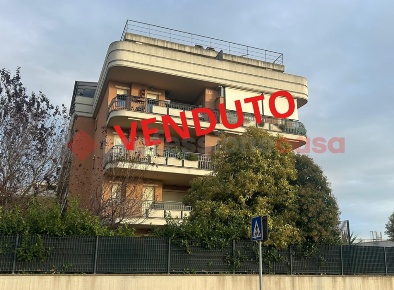 Foto Attico in Eugenio Maccagnani, Roma Casetta Mattei - Corviale di 70 m²