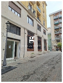 Foto Negozio in Raffaele Conforti, Salerno Centro di 78 m² con 3 locali