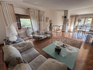 Foto Villa unifamiliare a Massa Marittima Centro di 264 m² con 5 locali
