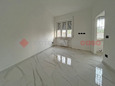Foto Appartamento in Vecchia, Borgomanero Centro di 108 m² con 3 locali