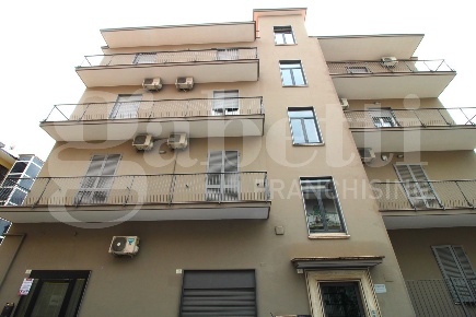 Foto Negozio in Via Sanremo 10, Arzano di 74 m² con 1 locali in affitto