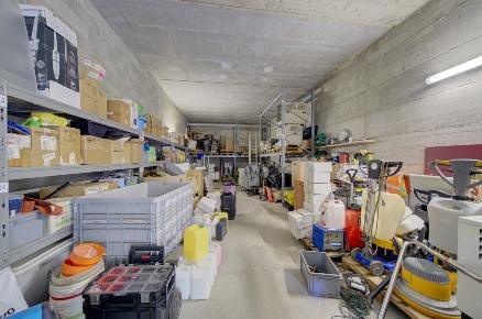 Foto Box in Strada airali 35, Chieri Centro Storico di 67 m² con 5 locali