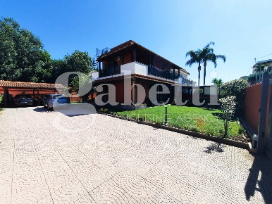 Foto Villa bifamiliare in Via Fra Gian Battista Vico 10.89, Licola Paese