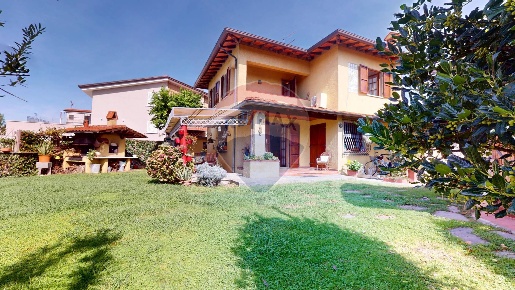 Foto Villa singola in Via Olmi, Forte dei Marmi Vaiana di 184 m² in vendita