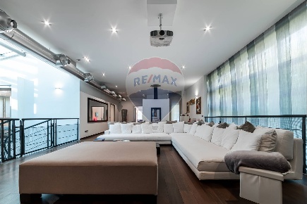 Foto Villa singola in Via Giuseppe Verdi, Trezzano sul Naviglio di 630 m²