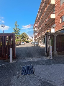 Foto Box in Viale Autonomia, Caltagirone Centro di 15 m² con 1 locali