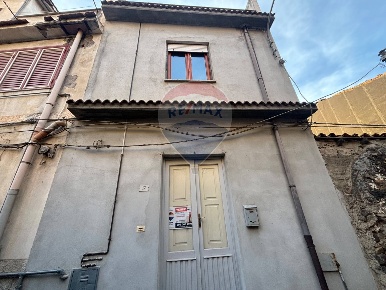 Foto Casa indipendente in via mangano, Maletto di 170 m² con 7 locali