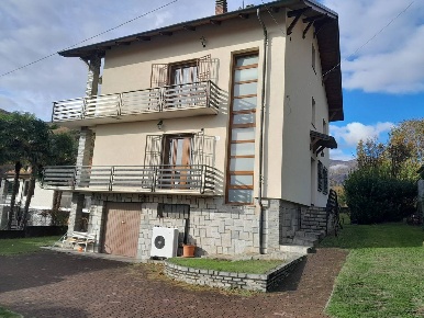 Foto Villa bifamiliare in VIA FUCINA, Porte di 346 m² con 9 locali