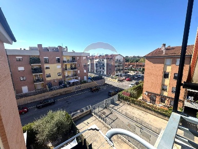 Foto Appartamento in Via Arsita, Roma Castelverde di 87 m² con 3 locali